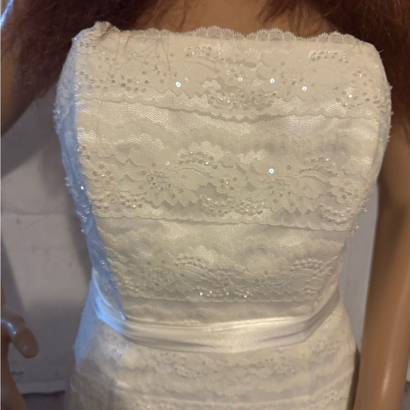 High end wedding dress, ivory colored, size 4, small - Picture 3 of 5